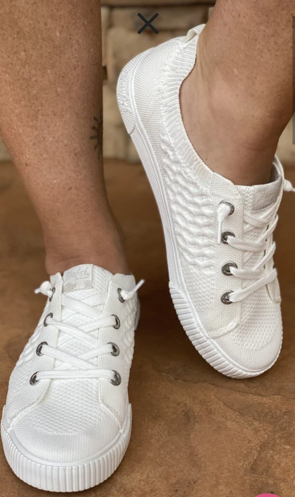 White Blowfish textured Shoe- eta 2-3 weeks